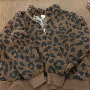 Cropped cheetah pullover